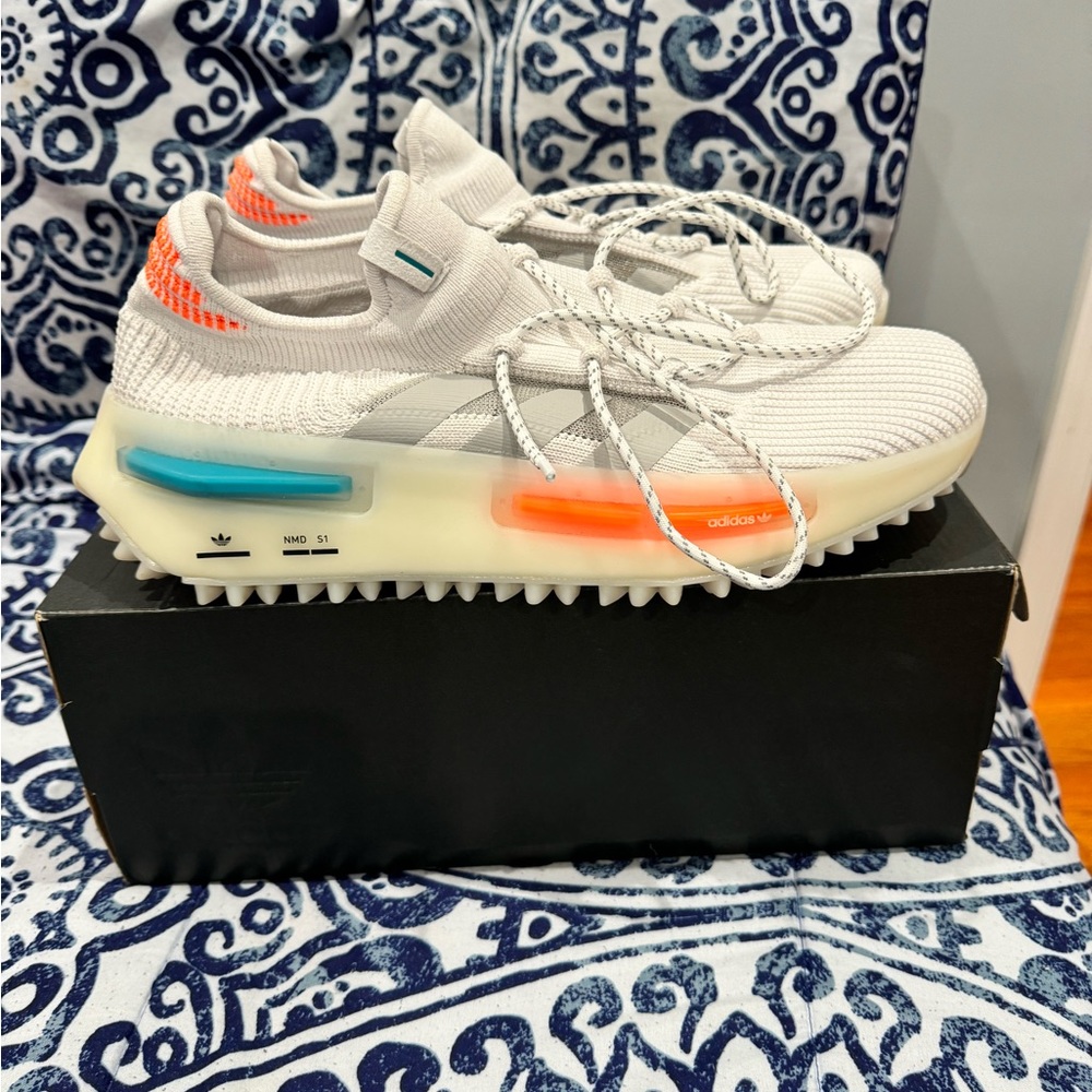 ADIDAS - Picture 5 of 7